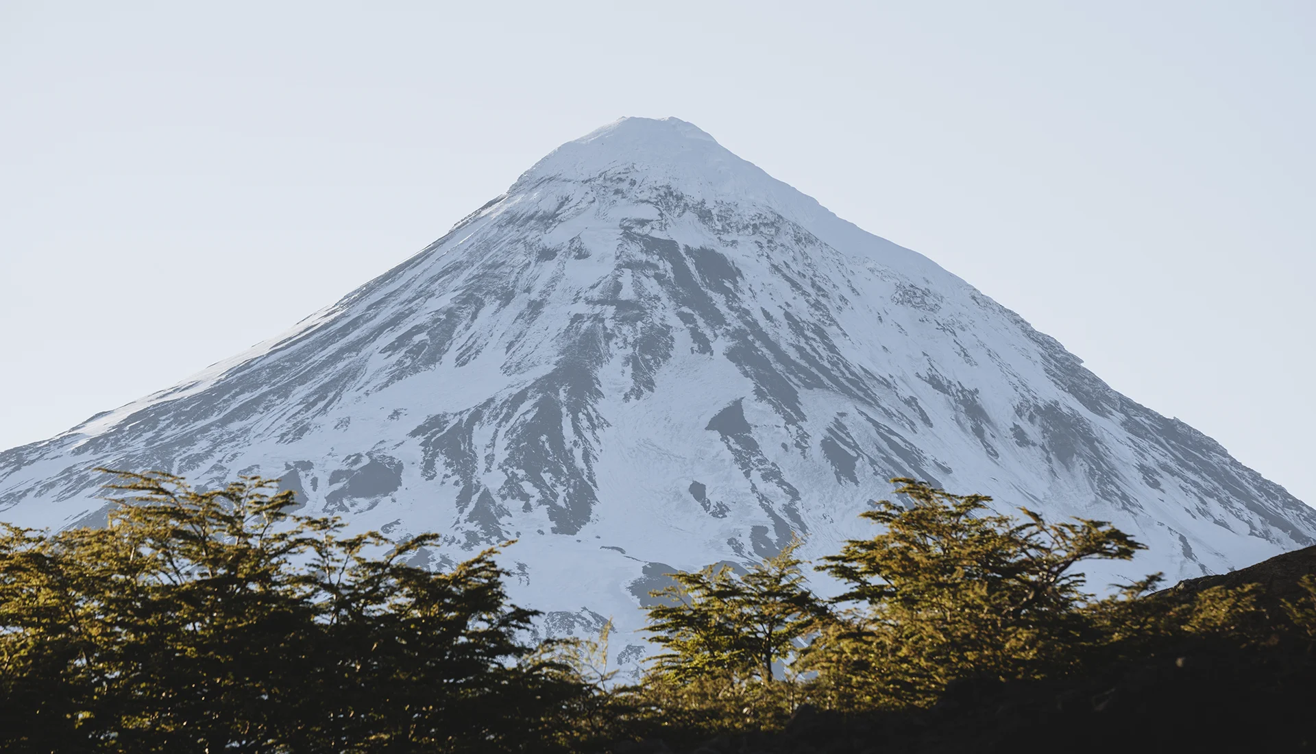 Vista del volcán Lanín desde el sector Puesco