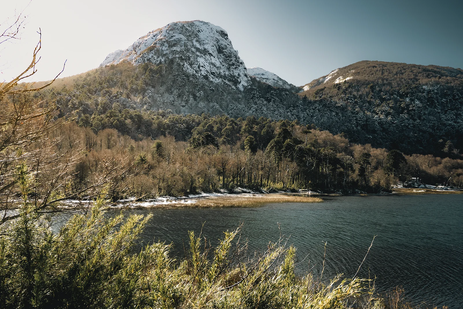 Laguna andina en los alrededores de Puesco